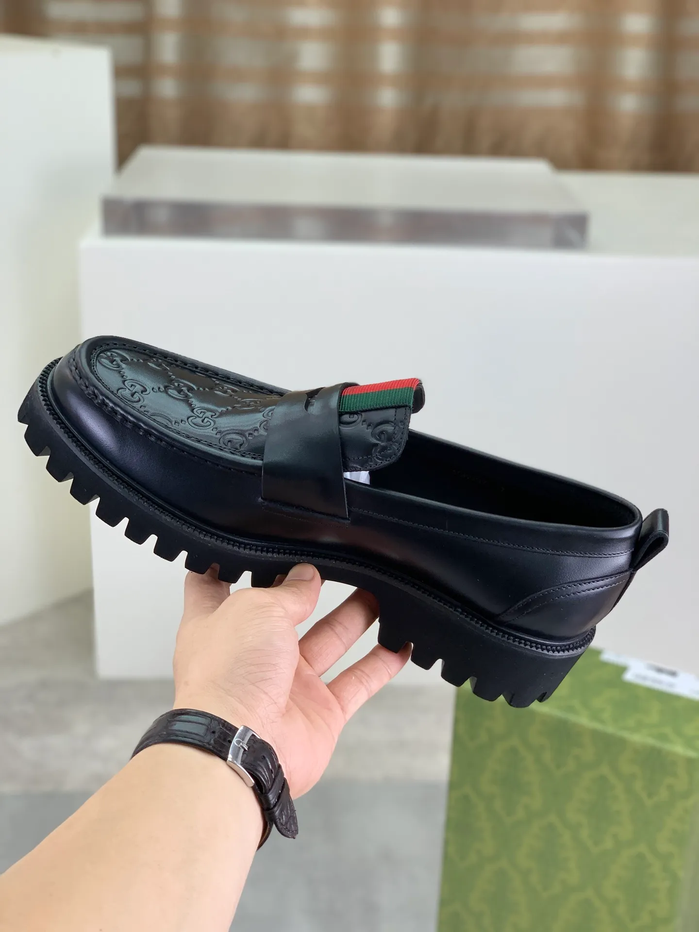 Factory price P840 💰💎💎💎Top version (original foam outsole) Brand: [GUCCi] Gucci's new business formal casual leather shoes Standard code: Men's size 39–45 (38 needs to be customized) Grade: Same style as the official website Original order quality Materials: Original open-edge beaded calfskin Water-dyed cowhide lining Original lightweight foam outsole Style category: Men's fashion Formal casual leather shoes, slip-on men's shoes series, young and fashionable, European and American trends, British style, casual matching, comfortable feet, color: multiple colors available, actual picture